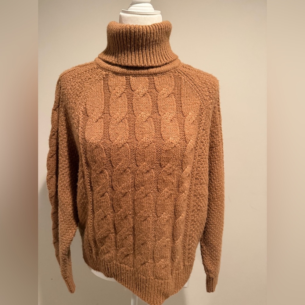 Gap women’s cable knit turtleneck sweater. Dark camel color. Size medium.